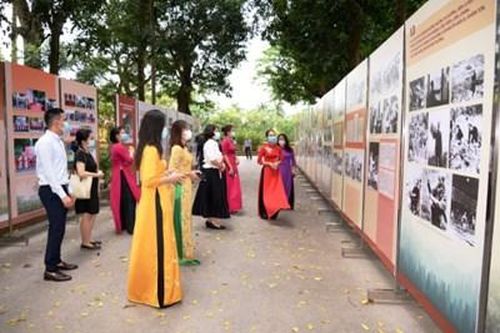 Trưng bày hình ảnh, tư liệu chủ đề 'Học tập và làm theo tư tưởng, đạo đức, phong cách Hồ Chí Minh'