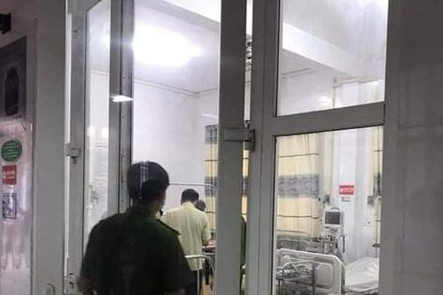 Sập tường, 4 cháu nhỏ thương vong
