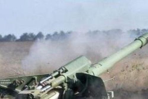 Một ngôi làng ở Donetsk bị tấn công pháo kích