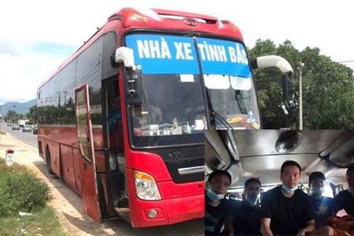 Phát hiện 5 người Trung Quốc trốn trong thùng carton trên xe khách