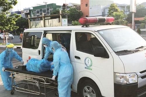 Mổ cấp cứu thành công cho sản phụ chuyển dạ trong khu cách ly y tế