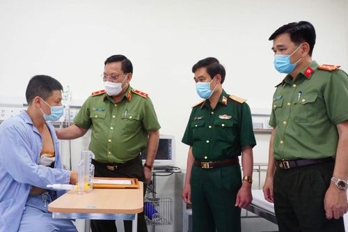Công an TP. Hà Nội trao tặng Giấy khen cho tài xế taxi dũng cảm bắt cướp