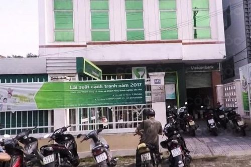Phong tỏa một ngân hàng ở Đà Nẵng, khẩn tìm người từng đến giao dịch