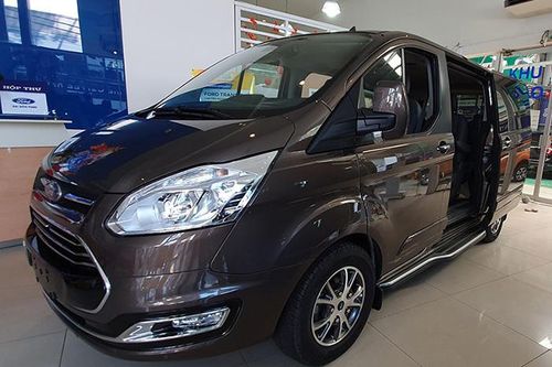 Ford Tourneo ngưng bán tại Việt Nam, đại lý xả hàng siêu rẻ