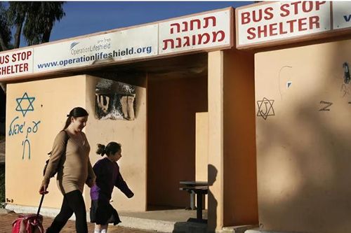 Không đủ chỗ trú ẩn, 1/3 dân Israel sống trong sợ hãi trước 'mưa rocket'