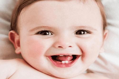 Mẹo hay giúp trẻ không bị sốt, đau khi mọc răng