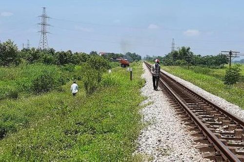 Vụ mẹ ôm xác con nằm trên đường tàu: Tạm giam người mẹ