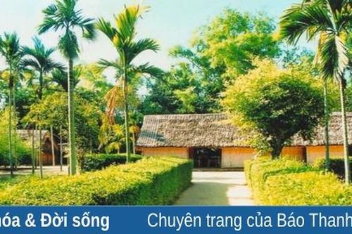 Sáng tháng Năm con về thăm quê Bác