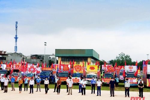 Huyện Thạch Thành tổ chức diễu hành tuyên truyền bằng xe lưu động chào mừng bầu cử