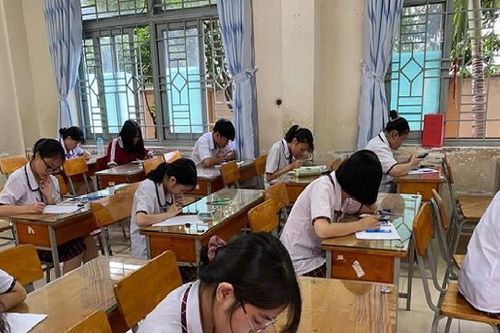 Một số địa phương cho học sinh đi học trở lại để hoàn tất thi học kỳ II