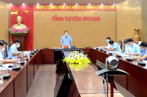 UBND tỉnh họp chuyên đề về du lịch, y tế, truyền thông