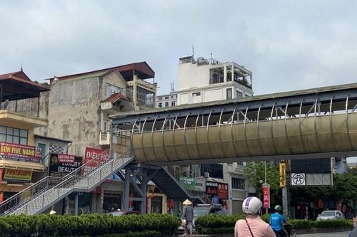 Bất cập cầu vượt dành cho người đi bộ