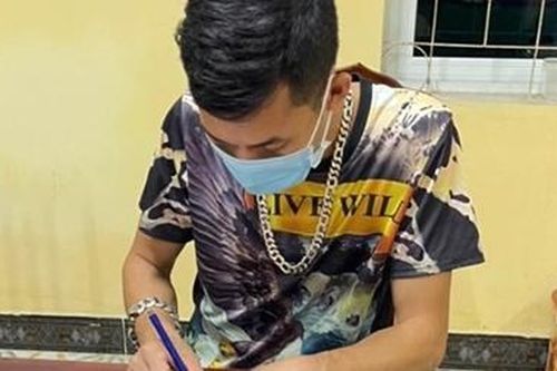 Tước bằng lái tài xế xe tải cản trở xe cứu thương