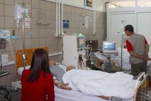 Sử dụng đồ ăn từ đám cưới, 2 trẻ nhỏ tử vong, 20 người khác cấp cứu