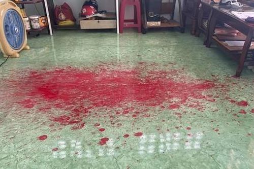 Nhà cụ bà 71 tuổi ở Sài Gòn bị tạt sơn, nghi do cháu họ xa vay mượn, nợ nần