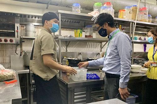 Kiểm tra công tác vệ sinh, an toàn thực phẩm và phòng, chống dịch Covid-19 tại quận Thanh Xuân