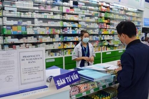 Tại sao khi mua thuốc ho, sốt phải khai báo y tế?