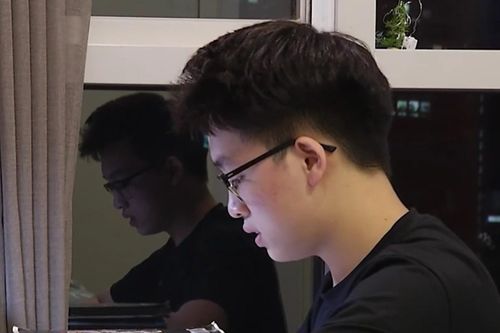 Ráo riết ôn luyện online cho học sinh lớp 12