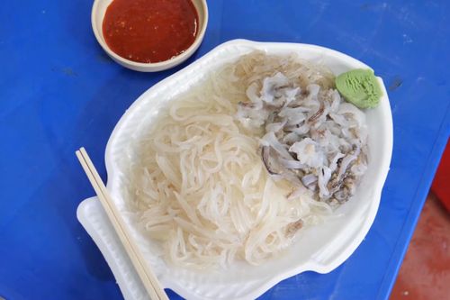 Món sashimi mực thái sợi ở Hàn Quốc