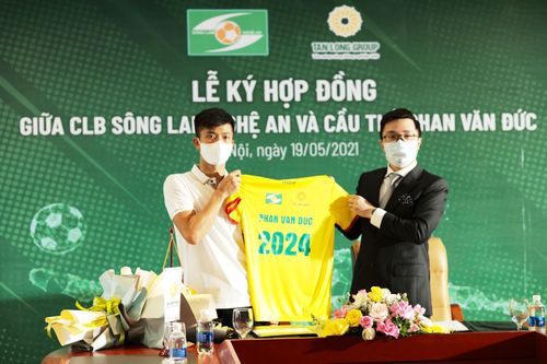 Phan Văn Đức gia hạn hợp đồng với CLB Sông Lam Nghệ An
