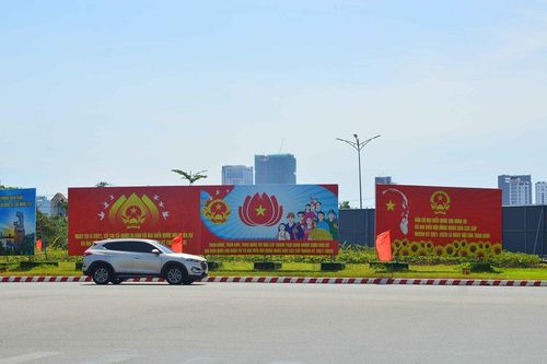 Đường phố Đà Nẵng trang hoàng đón Ngày hội non sông