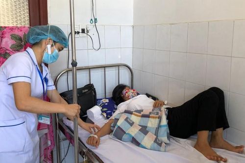 26 người bị ngộ độc sau khi ăn bánh mì