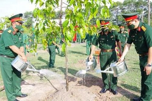 Sư đoàn 5 (Quân khu 7) phát động Lễ trồng cây 'Đời đời nhờ ơn Bác Hồ' năm 2021