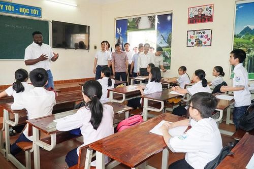 Tuổi nào cũng có thể học, làm theo gương Bác