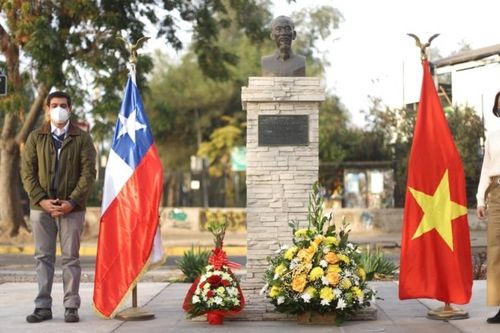 Kỷ niệm 131 năm ngày sinh Chủ tịch Hồ Chí Minh tại Chile