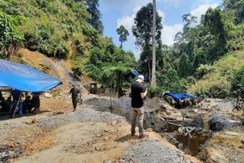 Lên phương án đánh sập các hầm vàng trái phép ở vườn quốc gia Sông Thanh
