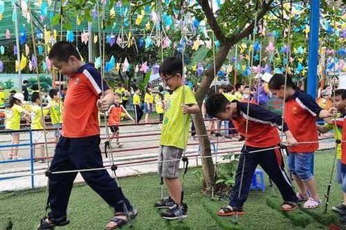 Học sinh nghỉ hè vẫn bị 'nhốt' trong 4 bức tường vì dịch COVID-19