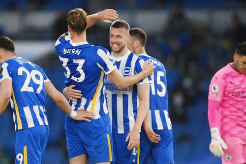 Mất người sớm, tân vô địch Man City thua ngược Brighton
