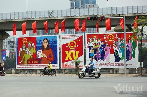Phố phường Hà Nội rực rỡ trước ngày hội non sông