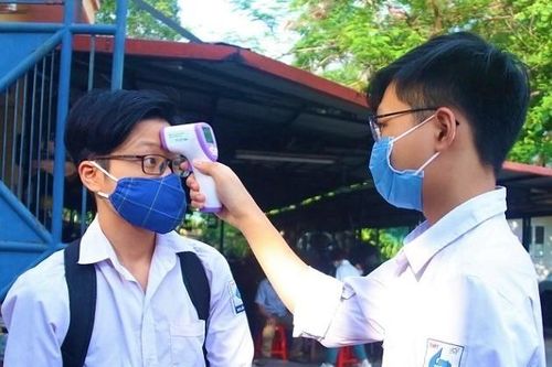 Hàng trăm thầy trò đi cách ly tập trung vì ca mắc Covid-19
