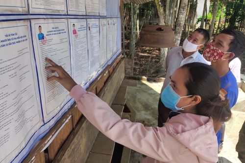 Niềm vui của những cử tri nhập tịch tại huyện Ngọc Hồi