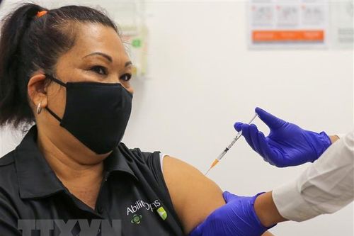Chuyên gia cảnh báo làn sóng lây nhiễm mới nếu không tiêm đại trà