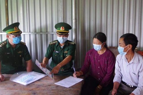Bộ đội biên phòng chống xuất nhập cảnh trái phép kết hợp tuyên truyền phòng chống COVID-19