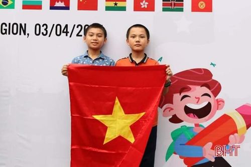 Hai cậu bé lớp 6 ở Hà Tĩnh đạt giải Olympic Toán quốc tế TIMO