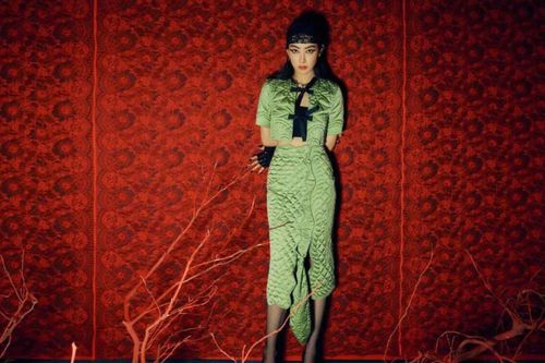 Tống Thiến phá bỏ mọi giới hạn với concept high fashion trên tạp chí thời trang