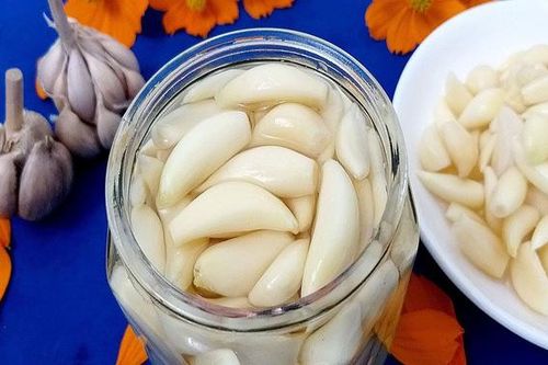 Tác dụng của tỏi ngâm giấm và những lưu ý cần biết về sức khỏe