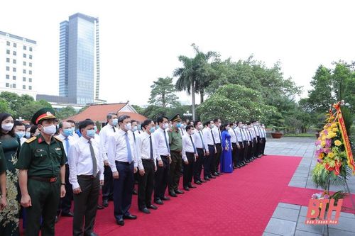 Đoàn đại biểu tỉnh Thanh Hóa dâng hương tưởng nhớ Chủ tịch Hồ Chí Minh