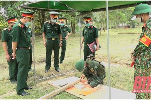 Kiểm tra công tác chuẩn bị thực hành '3 tiếng nổ' tại Trung doàn 762, Bộ CHQS Thanh Hóa