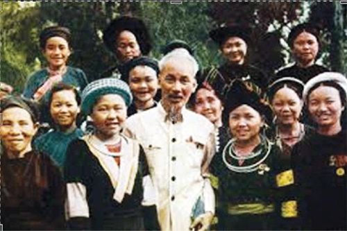 Hình tượng Bác Hồ trong thơ ca xứ Trầm