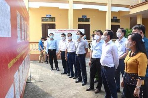 Các đồng chí lãnh đạo tỉnh kiểm tra công tác chuẩn bị bầu cử tại huyện Thanh Thủy, Thanh Sơn, Tân SƠn