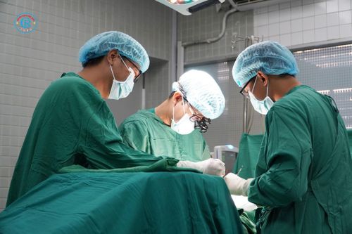 CSGT xuyên đêm mở đường cho xe chở tạng người hiến tặng: Bác sĩ nói gì?
