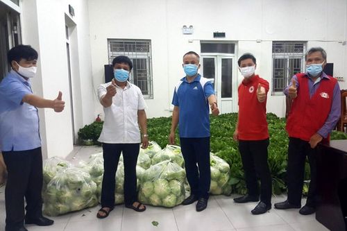 Tình người nơi cách ly