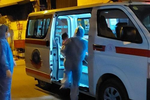7 trường hợp F1 ở phường Thịnh Liệt được đưa đi cách ly tập trung