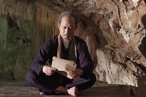 Nam nghệ sĩ dành cả cuộc đời để hóa thân Bác Hồ