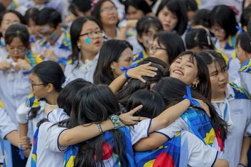 Bế giảng online, học sinh TP.HCM tiếc nuối vì không có dịp chia tay trường lớp cùng nhau