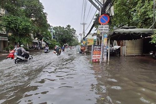 Đồng Nai, TP HCM mưa lớn, nhiều nơi ngập sâu